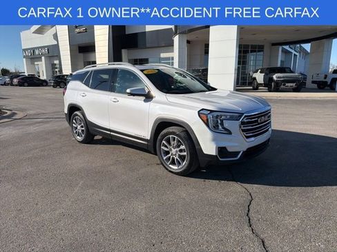 Used 2024 GMC Terrain SLT w/ Infotainment Package II image 2