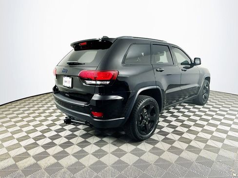 Used 2019 Jeep Grand Cherokee Laredo AWD/4WD image 10