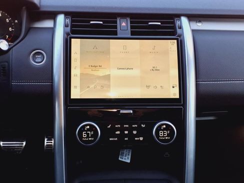 Used 2025 Land Rover Discovery Dynamic SE AWD/4WD image 8