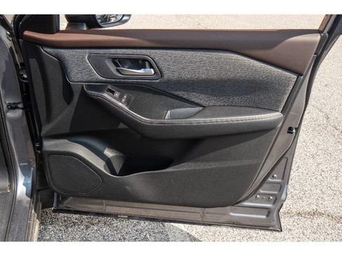 Used 2023 Nissan Rogue SV AWD/4WD image 16