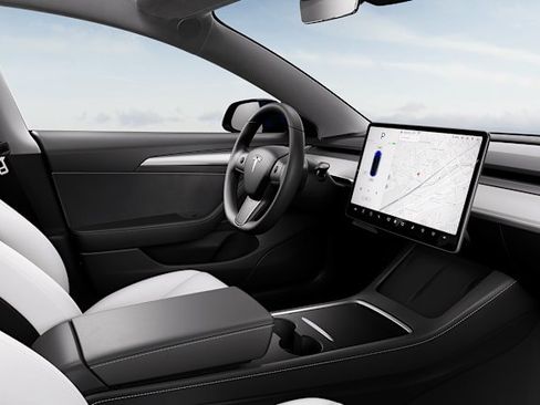 Certified 2023 Tesla Model 3 Standard Range RWD image 3
