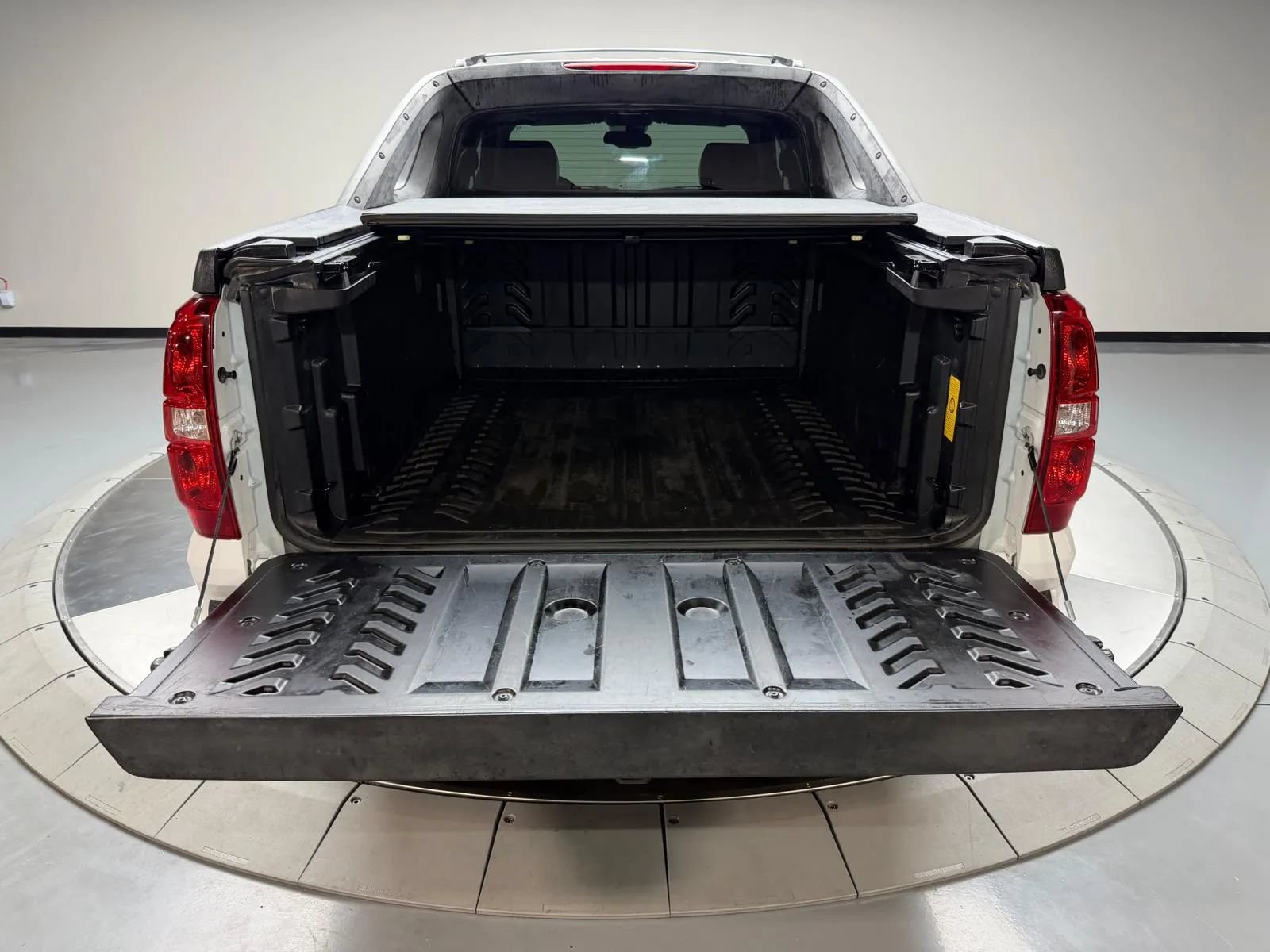 Used 2007 Chevrolet Avalanche LTZ w/ LTZ Preferred Equipment Group RWD image 14