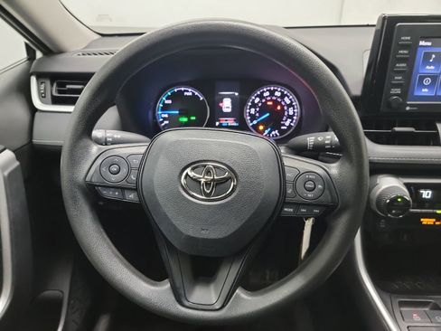 Used 2021 Toyota RAV4 LE image 17