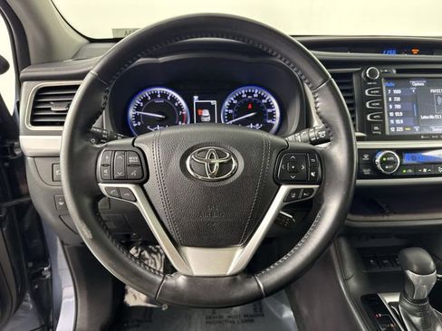 Used 2018 Toyota Highlander Limited AWD/4WD image 10