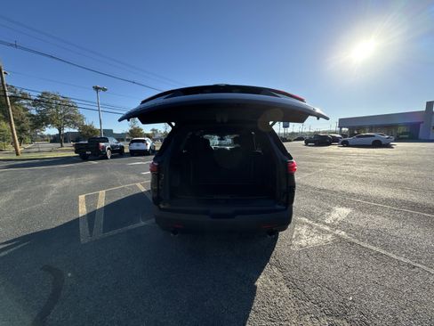 Used 2024 Chevrolet Traverse LT image 27