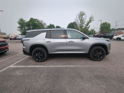 Used 2025 Chevrolet Traverse RS AWD/4WD image 8