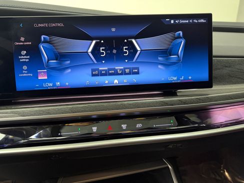 Used 2023 BMW 740i RWD image 21