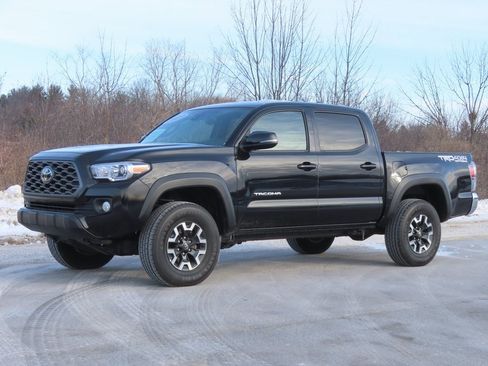 Used 2023 Toyota Tacoma TRD Off-Road image 23