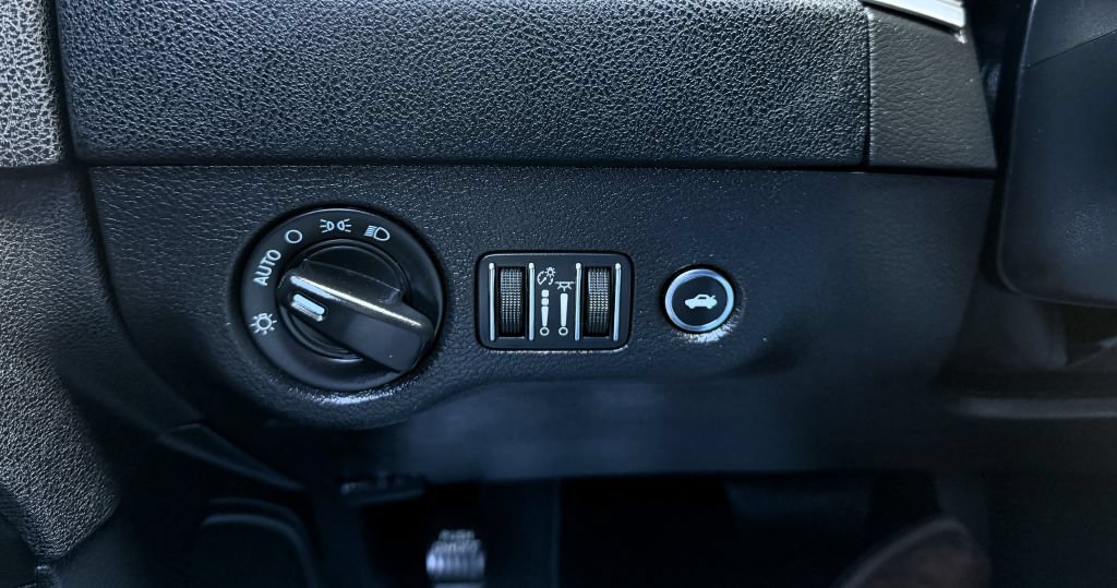 Used 2019 Dodge Charger SXT w/ Leather Interior Group RWD image 18