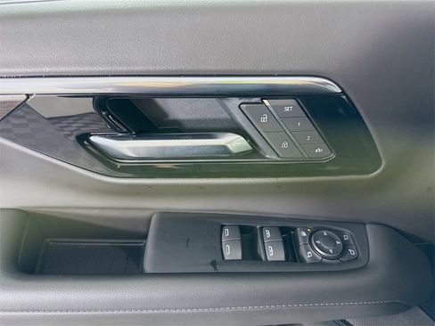 Used 2025 Chevrolet Suburban LT w/ Comfort Package image 22