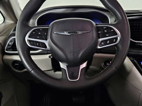 Used 2023 Chrysler Pacifica Touring-L FWD image 12