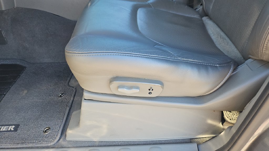 Used 2019 Nissan Frontier SL AWD/4WD image 6