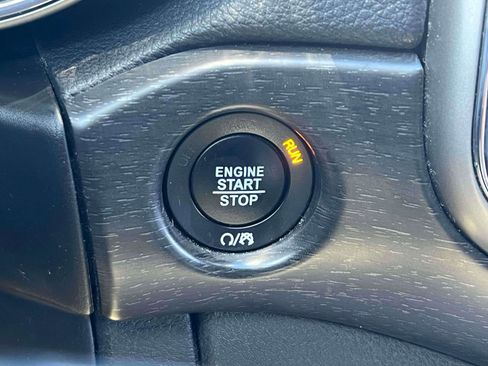 Used 2018 Jeep Grand Cherokee Altitude image 18