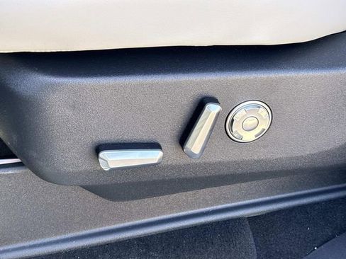 New 2026 Lincoln Navigator L Premier image 23