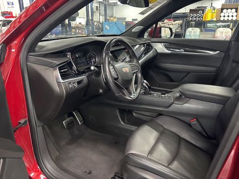 Used 2024 Cadillac XT6 Sport w/ LPO, Floor Liner Package AWD/4WD image 9