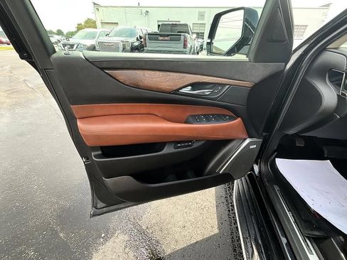 Used 2017 Cadillac Escalade Luxury AWD/4WD image 12