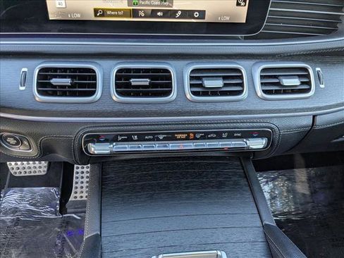 Used 2022 Mercedes-Benz GLS 450 4MATIC image 16