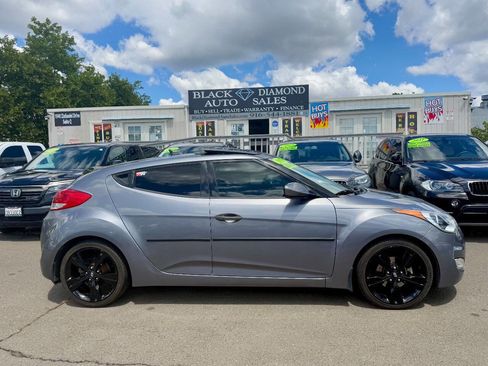 Used 2013 Hyundai Veloster w/ Style Pkg image 1