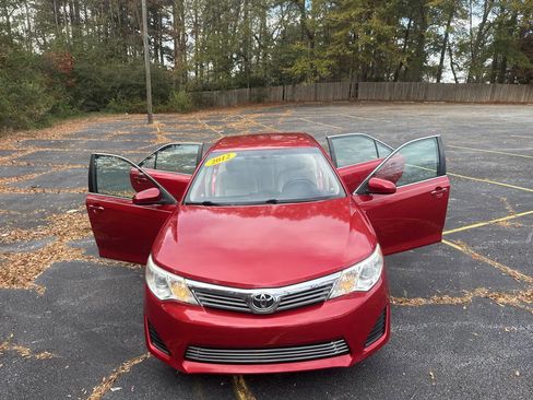 Used 2012 Toyota Camry L image 27