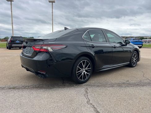 Used 2024 Toyota Camry SE FWD image 5