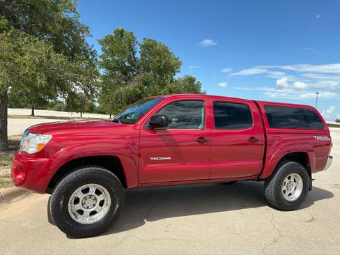 Used 2005 Toyota Tacoma PreRunner RWD image 2