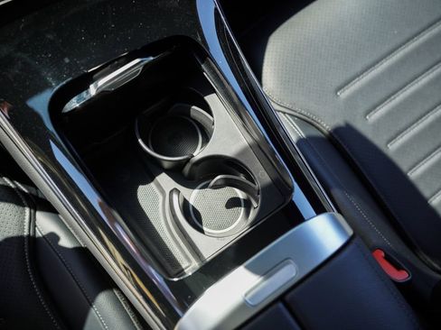 Used 2024 Mercedes-Benz GLC 300 4MATIC w/ AMG Line image 33