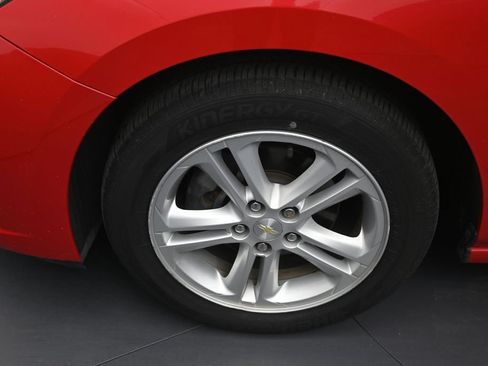 Used 2017 Chevrolet Cruze LT w/ Convenience Package FWD image 9
