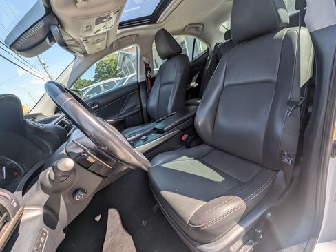 Used 2018 Lexus IS 300 w/ Comfort Package RWD image 17