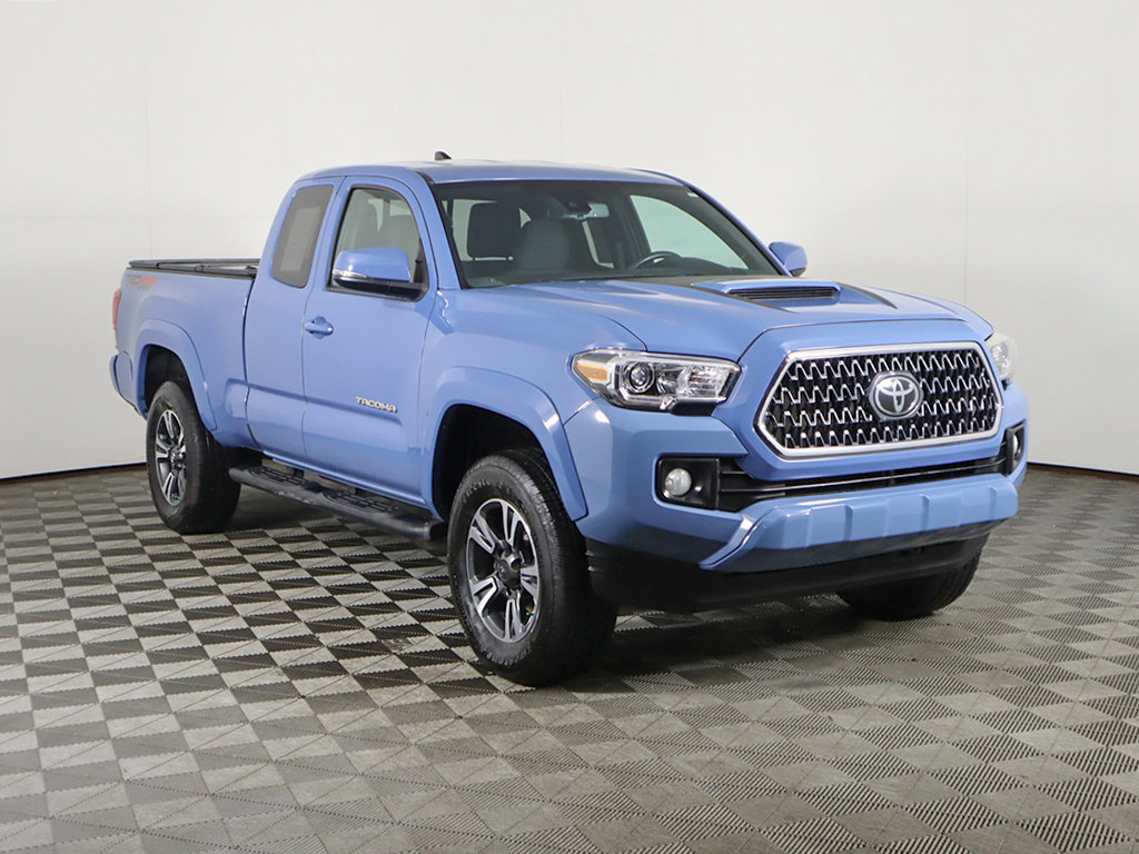 Used 2019 Toyota Tacoma TRD Sport AWD/4WD image 2