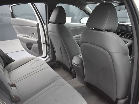 Used 2023 Hyundai Elantra SEL image 18