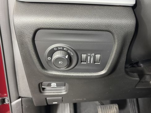 Used 2025 Jeep Grand Cherokee L Limited w/ Black Appearance Package image 31