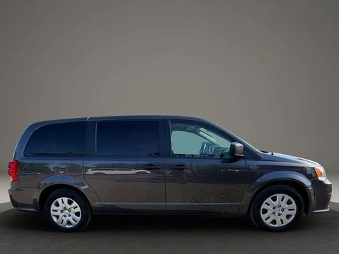 Used 2019 Dodge Grand Caravan SE w/ UConnect Hands-Free Group FWD image 4