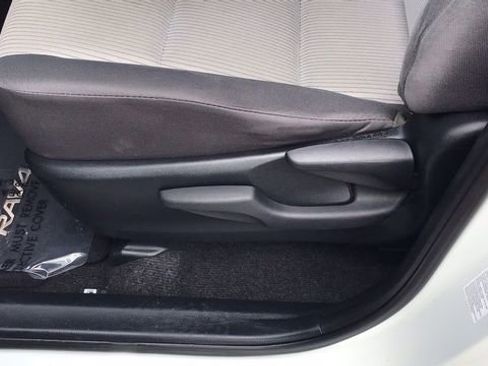 Used 2015 Toyota RAV4 LE image 16