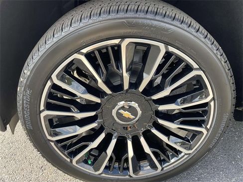 New 2026 Chevrolet Suburban High Country image 6