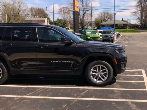 New 2026 Jeep Grand Cherokee Laredo image 9