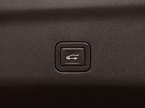 Used 2024 GMC Yukon XL Denali AWD/4WD image 28