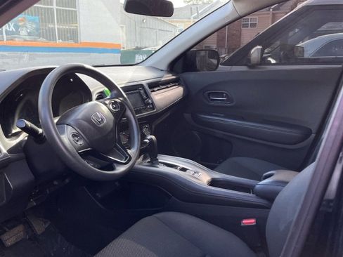 Used 2019 Honda HR-V LX image 10