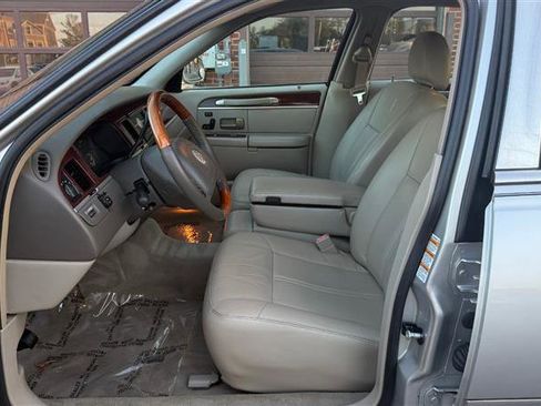 Used 2004 Lincoln Town Car Ultimate image 24