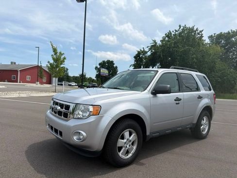 Used 2011 Ford Escape XLT w/ 201A Rapid Spec Order Code AWD/4WD image 1