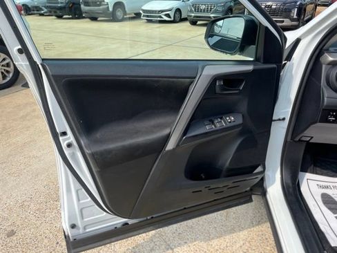 Used 2017 Toyota RAV4 LE FWD image 11