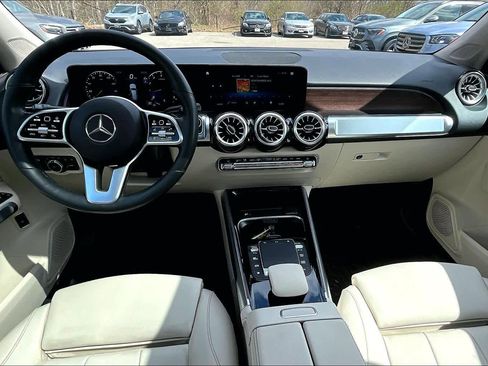 Used 2023 Mercedes-Benz GLB 250 4MATIC image 16