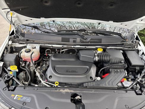 Used 2025 Chrysler Pacifica Select image 35