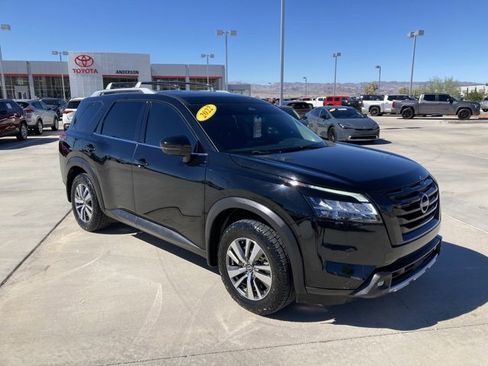 Used 2022 Nissan Pathfinder SL image 3