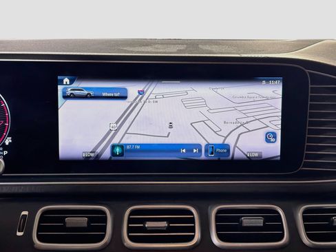 Used 2025 Mercedes-Benz GLS 450 4MATIC image 17