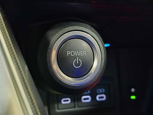 Used 2024 Toyota Venza Limited image 33