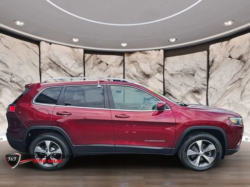 Used 2020 Jeep Cherokee Limited w/ Mopar Interior Package AWD/4WD image 5