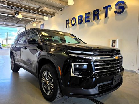 Used 2026 Chevrolet Traverse LT AWD/4WD image 2