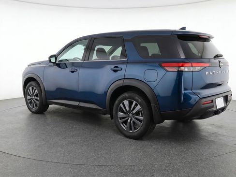 Used 2025 Nissan Pathfinder SV image 6