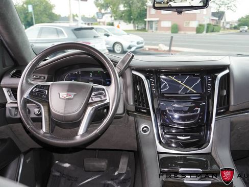 Used 2019 Cadillac Escalade Platinum AWD/4WD image 2