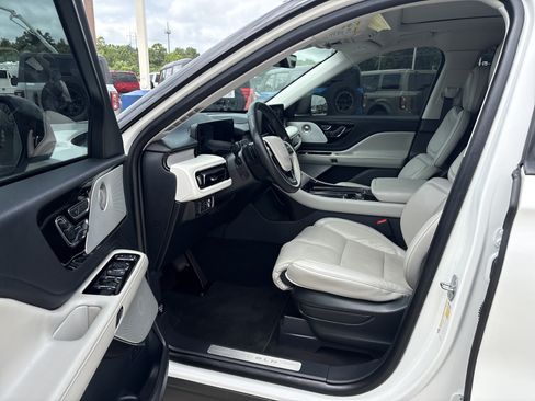 Used 2025 Lincoln Aviator Reserve w/ Equipment Group 201A AWD/4WD image 13